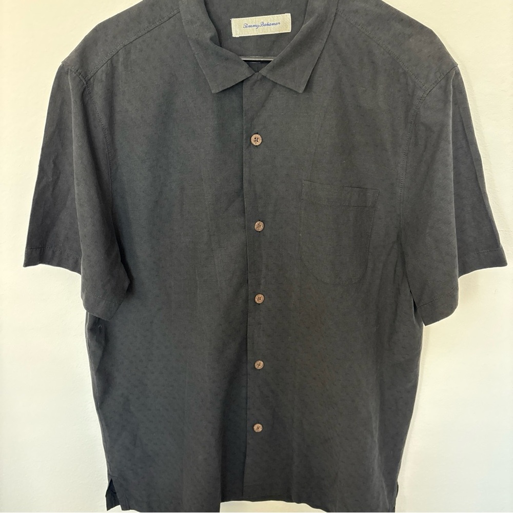 Tommy Bahama Men's Large Short Sleeve Black Textured Button Up Shirt